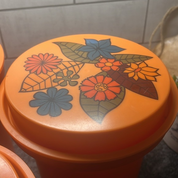 VINTAGE Rubbermaid orange floral canister set. Plastic with painted flowers. - Picture 3 of 4